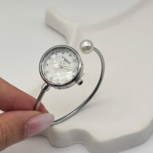 ساعت بنگل فنسی