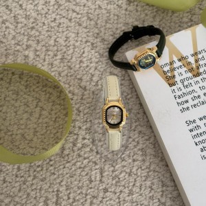 ساعت مچی بند چرمی فنسی کد 02