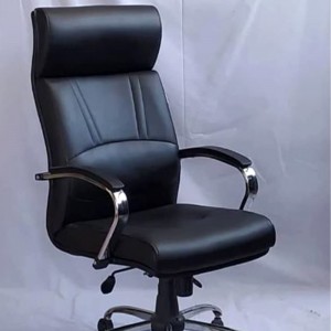صندلی مدیریتی پدیده جوان کد 0012 با چرم دوخت‌دار و پایه فلزی کروم