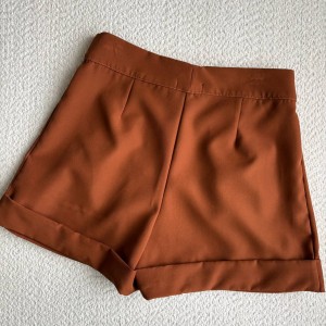 شلوارک کرپ قهوه ای