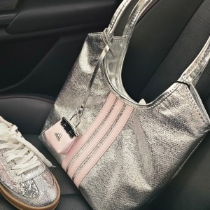 کیف آدیداس نقره ای ۱۰۳۹