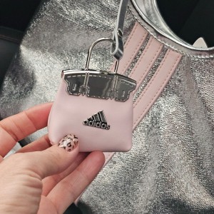 کیف آدیداس نقره ای ۱۰۳۹