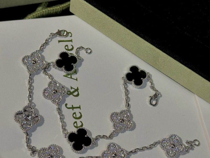 دستبند جواهر ونکلیف