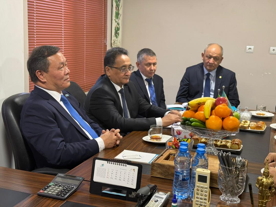 نشست رسمی مدیران نیاک با سفیر قزاقستان