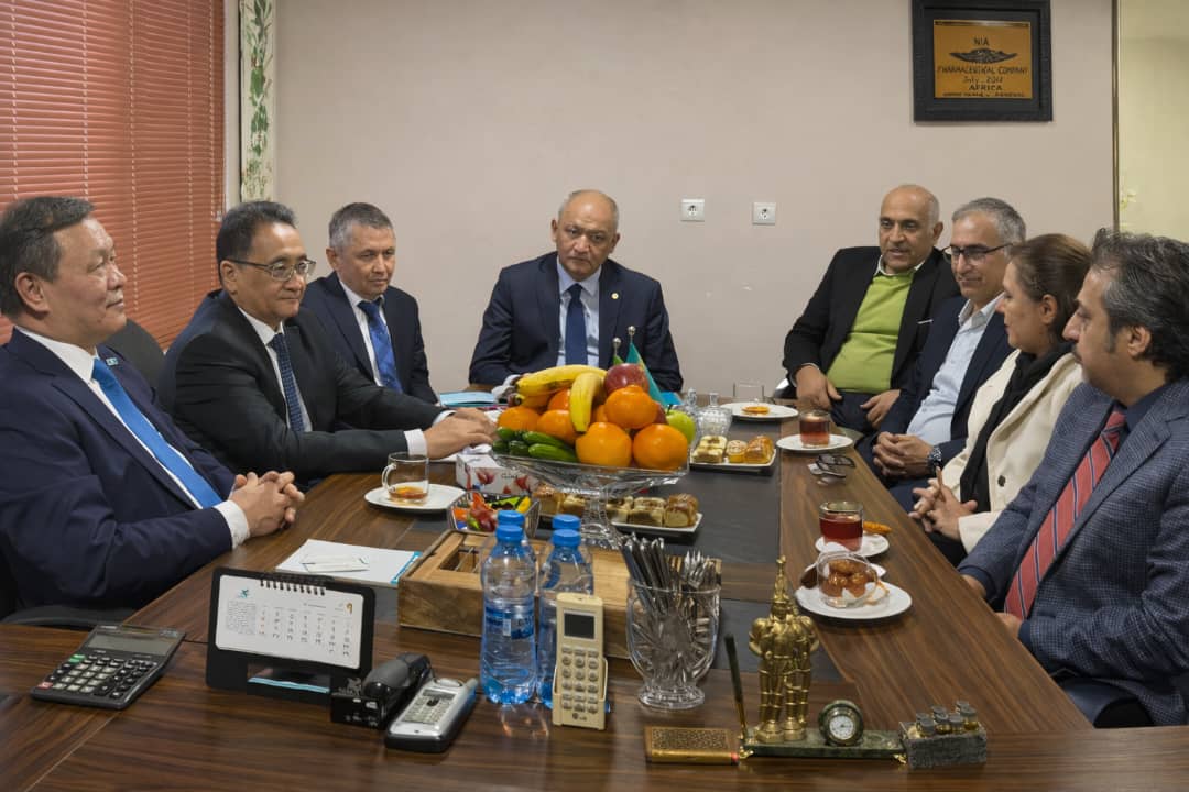 بازدید از خطوط تولید داروسازی نیاک