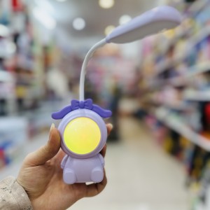چراغ مطالعه فضانورد