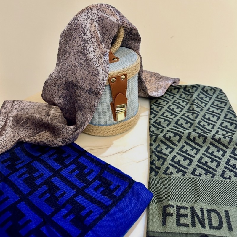 شال Fendi