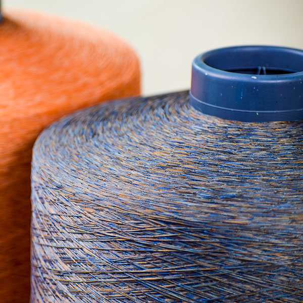 نخ پلی‌استر چیست و چرا در دوخت صنعتی پرکاربرد است؟