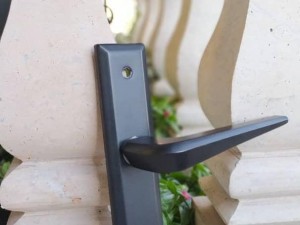دستگیره‌ در؛ جزئی کوچک با نقشی بزرگ در طراحی و امنیت خانه