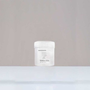 ماسک و اسکراب لایه‌بردار درمانی خاکی MBK مدل Terra Vita – سم‌زدای عمقی ( 500 گرمی)