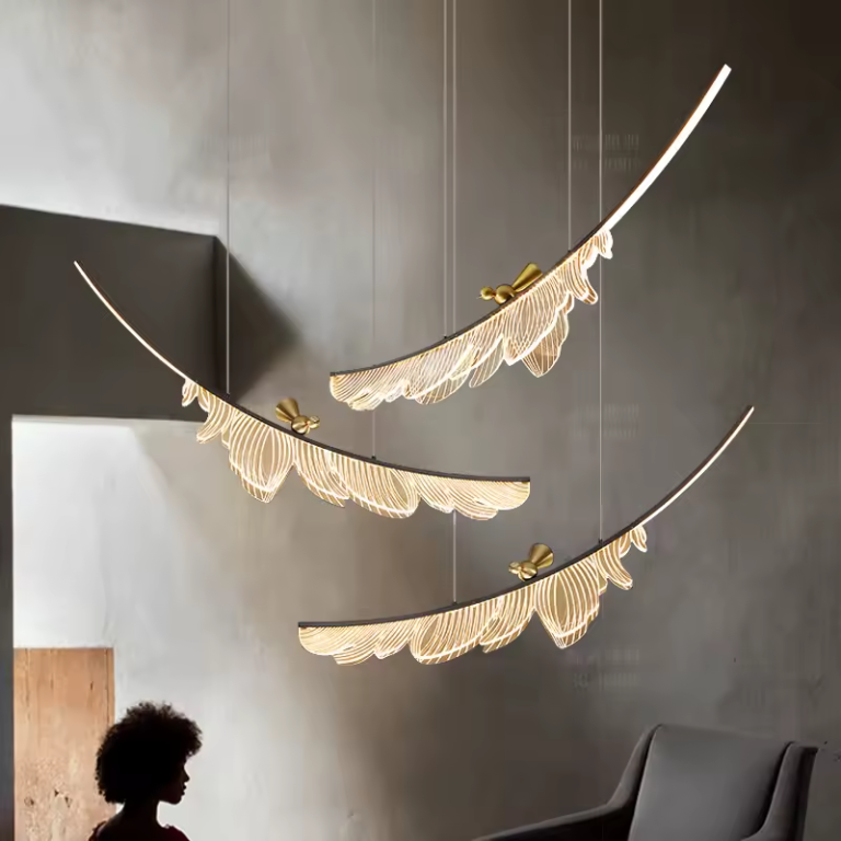 خلاقانه ترین لوستر لاینر 2025، طراحی ساده، مدرن و لوکس، چراغ آویز پردار ، اجرا در تک شعله و دو شعله و سه شعله کنار هم