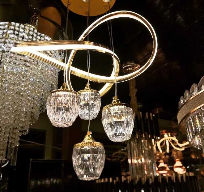 لوستر سبک و پرنور چهارشعله به همراه رینگ نور مناسب اتاق خواب و نشیمن و غذاخوری و پذیرایی کوچک و آشپزخانه با ارتفاع قابل تنظیم و نور ال ای دی سه حالته