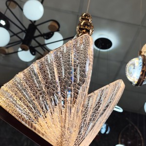 لوستر پروانه وارداتی آویز تکی و دوتایی و سه تایی و چهارتایی در بال شفاف و رنگی مناسب کنارتختخواب و باکس کابینت و راهرو و راه پله وکنار پرده و تلویزیون و