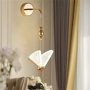 مدرنترین چراغ دیواری پروانه وارداتی برای کنار تختخواب و راهرو و راه پله و اتاقخواب و کودک و مناسب مطب و مهد و بازی کودک با بال های رنگی و شفاف