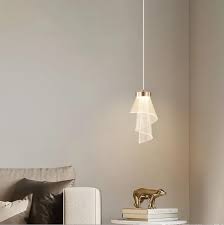 ارزانترین چراغ های دیوارکوب وارداتی خاص و لوکس با رنگ بدنه مشکی و طلایی مناسب کنارتختخواب ، راهرو و راه پله و اتاق کودک