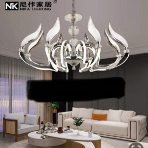 خاصترین لوستر کلاسیک با شاخه های نوری ال ای دی و لامپ خور بسیار پرنور وارداتی 15 شعله به همراه ست دیوارکوب