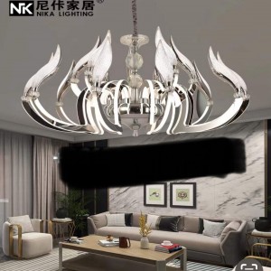 خاصترین لوستر کلاسیک با شاخه های نوری ال ای دی و لامپ خور بسیار پرنور وارداتی 15 شعله به همراه ست دیوارکوب