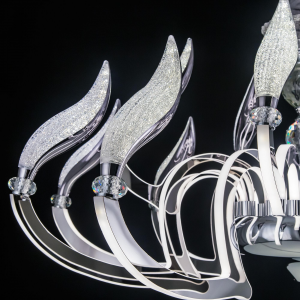 خاصترین لوستر کلاسیک با شاخه های نوری ال ای دی و لامپ خور بسیار پرنور وارداتی 15 شعله به همراه ست دیوارکوب