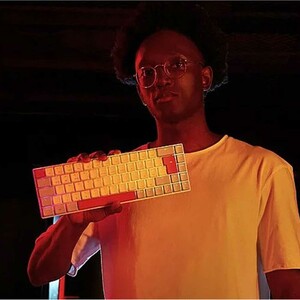 کیبورد بی سیم گیمینگ با نور پس زمینه چری