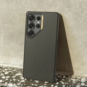 بهترین گارد مگ سیف فیبر کربن سامسونگ اس 25 اولترا نیلکین