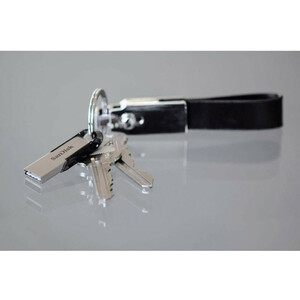 فلش مموری سن دیسک Ultra Flair CZ73 ظرفیت 64 گیگابایت با رابط USB 3.0 و بدنه فلزی مقاوم، سرعت انتقال 150 مگابایت بر ثانیه و سازگار با انواع سیستم‌عامل‌ها و دستگاه‌ها