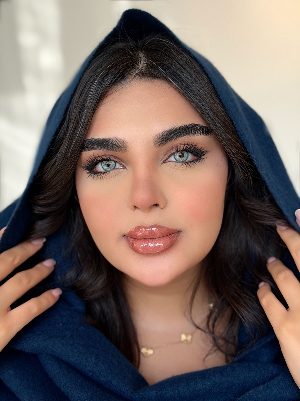 لنز رنگی نچرال بلو (Natural Blue) برند یونیک (Unique)