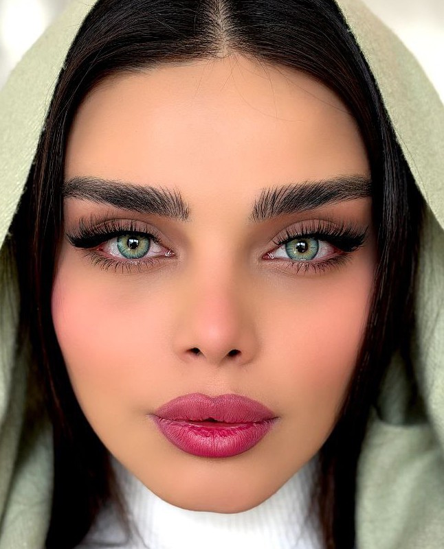 لنز رنگی باربی بلو ( Barbie Blue) برند یونیک (Unique)