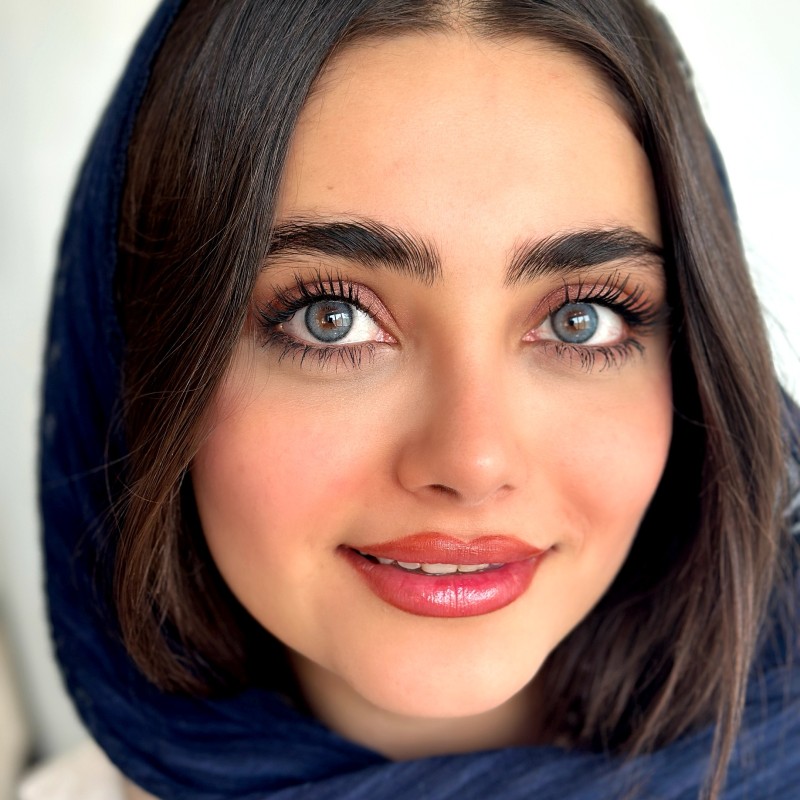 لنز رنگی الیوا بلو (Olivia Blue) برند مینی آوا (Mini Ava)