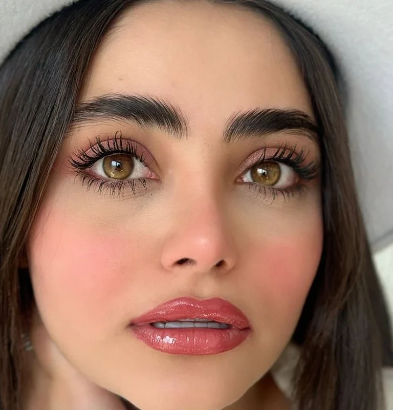 لنز رنگی لاکچری هیزل (Luxury hazel) برند یونیک (Unique) سالانه