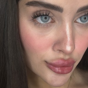 لنز رنگی چلسی گری (chelsea gray) برند یونیک (Unique)