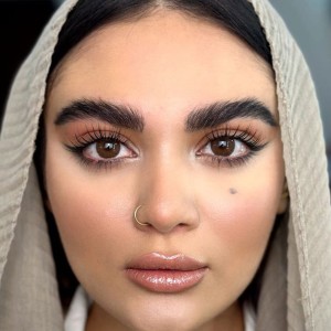 لنز رنگی نچرال هازل (Natural Hazel) برند یونیک (Unique)