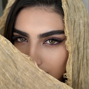لنز رنگی کارولینا هانی براون (Carolina Honey Brown) برند آماندا (Amanda)