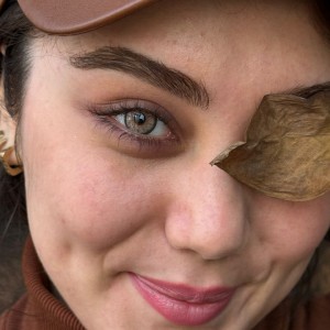 لنز رنگی نیویورک هازل (New York Hazel) برند آماندا (Amanda)