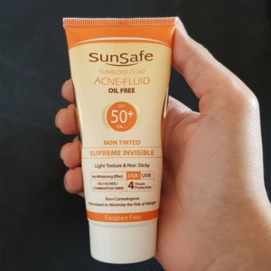 فلوئید ضد آفتاب فاقد چربی سان‌سیف sunsafeمدل ACNE-FLUID SPF50 حجم 50 میلی‌لیتر