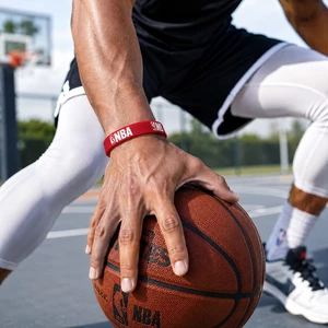 پر فروش ترین دستبند بسکتبالی NBA قرمز