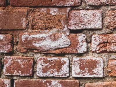 علت سفیدک زدن آجر چیست؟