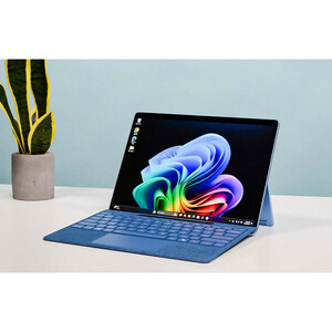 تبلت 13 اینچی مایکروسافت مدل Surface Pro 11-Snapdragon X Elite OLED ظرفیت 512 گیگابایت و رم 16 گیگابایت به همراه کیبورد Surface Pro Copilot و قلم Slim Pen 2