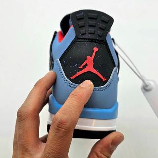 Air Jordan 4 Travis Scott 
