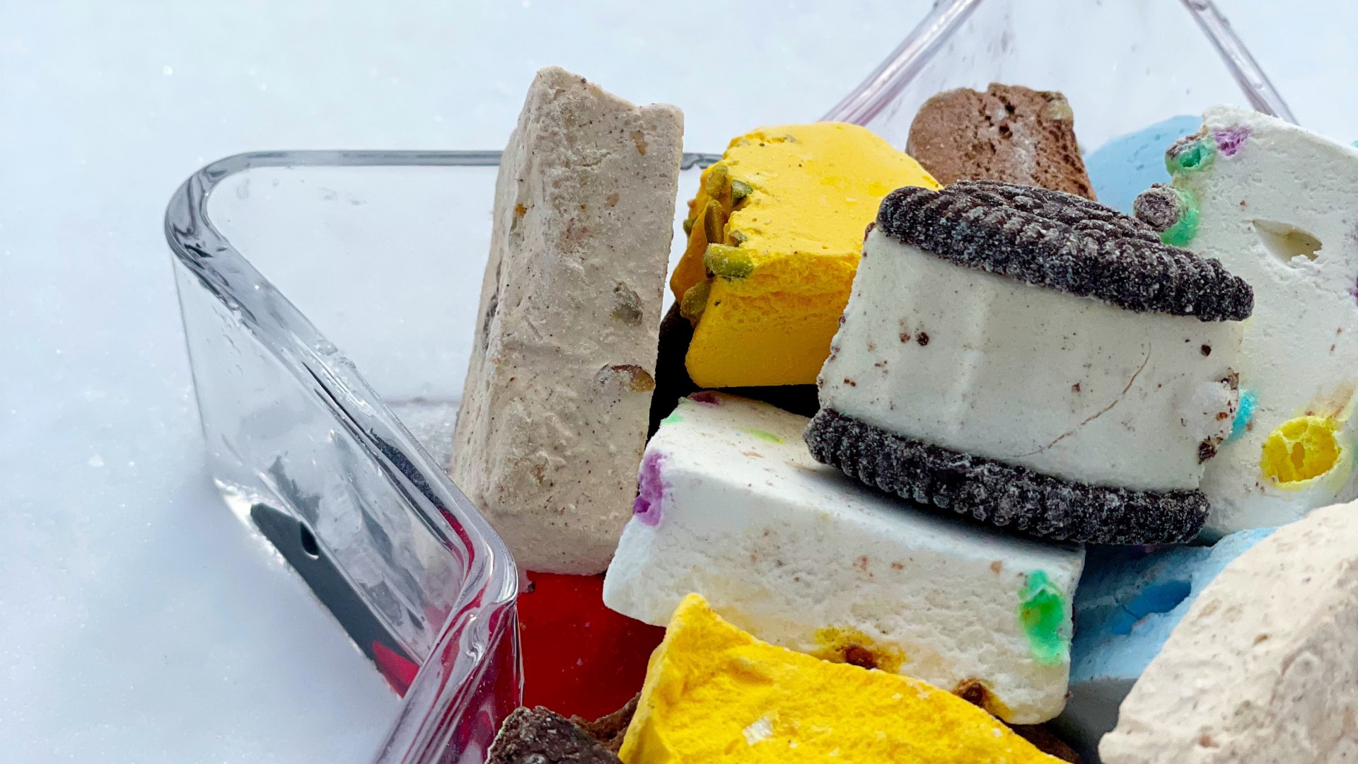 مقایسه بستنی خشک با تنقلات دیگر؛ چرا سالم‌تر است؟