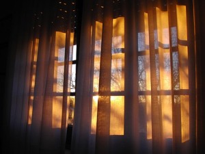 چگونه یک اتاق امن حسی (Calming Corner) در خانه برای فرزندمان بسازیم؟
