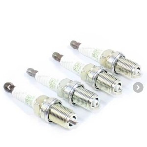 شمع موتور سوزنی پلاتینیوم پایه کوتاه NGK ژاپن کد BkR6EGP 7092 لیبل همیار حامی 4 عددی مناسب برای لیفان 620