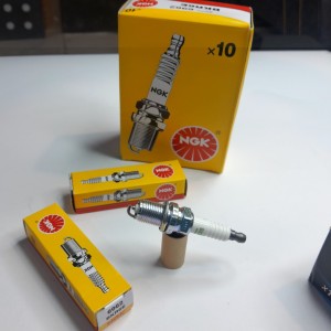 شمع پای کوتاه انجیکای اصلی کد BKR6E..6962بسته 4عددی .لیبل همیارحامی .مناسب پژو 405