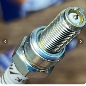 شمع موتور سیکلت  سوزنی پایه بلند   ایریدیوم ان جی کی اصلی ژاپنLR9ElX3521مناسب موتور سیکلت بنلی...لیبل کوشا پارت