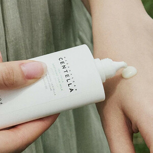 کرم ضد آفتاب بدون رنگ اسکین 1004 SPF 50 مدل TEA-TRICA محافظ UVA ،UVB، مناسب برای انواع پوست، حجم 50 میلی‌لیتر