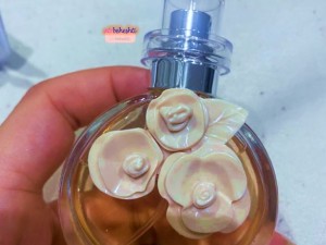 عطر والنتینو والنتینا سه گل برند کالکشن 057 - عطر بهشتی