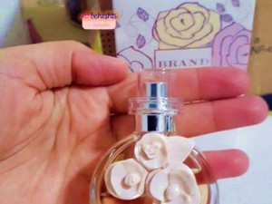 عطر والنتینو والنتینا سه گل برند کالکشن 057 - عطر بهشتی