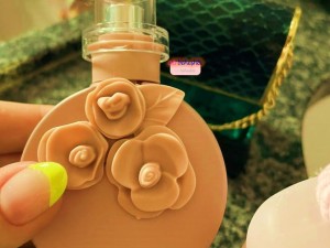 عطر والنتینو والنتینا سه گل برند کالکشن 057 - عطر بهشتی