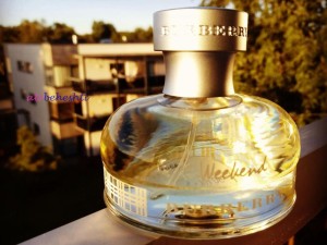 عطر باربری ویکند گرمی - عطر بهشتی