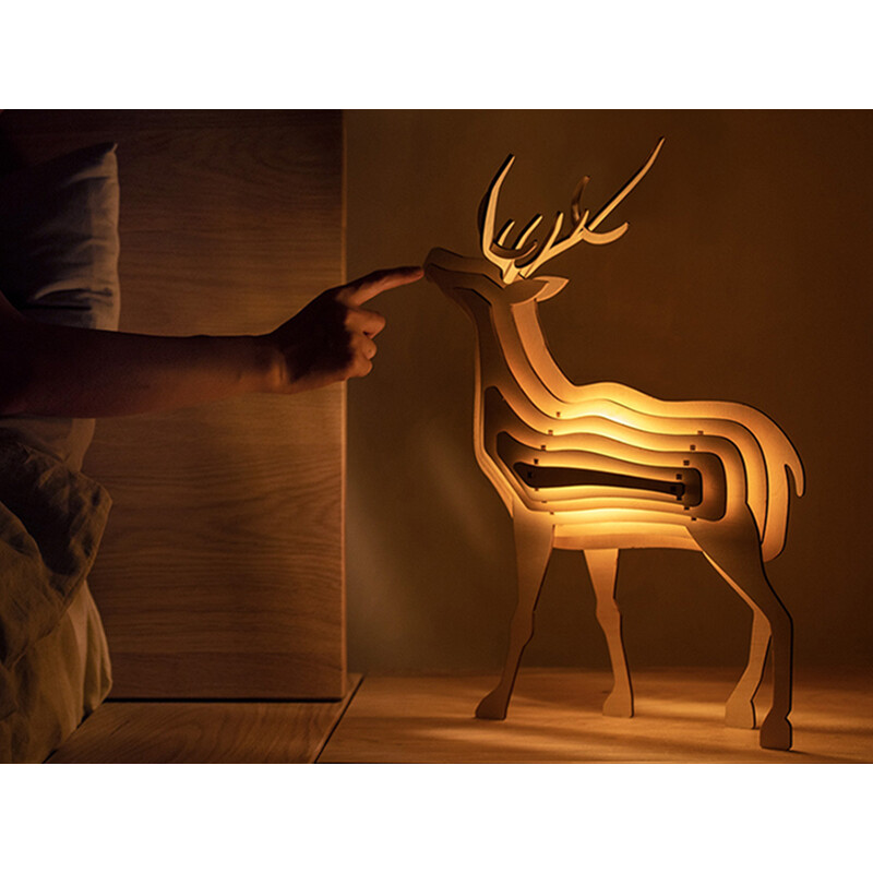 چراغ چوبی رومیزی فانتزی شارژی طرح گوزن Wooden