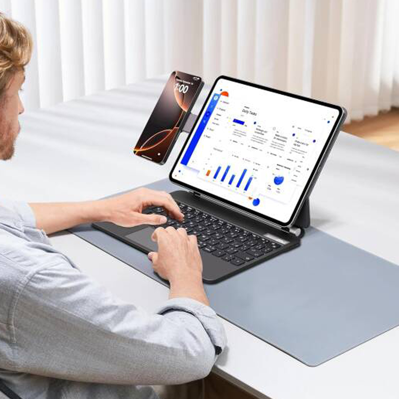 استفاده کاربر از کیف کیبورد